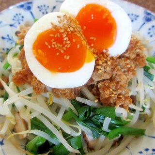 ニラともやしの肉味噌のっけうどん